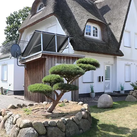 Ferienhaeuser Doppelhaushaelfte Hahn * Wustrow (Fischland)