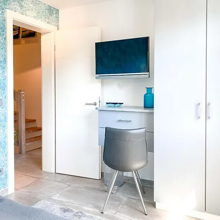 Ferienhaeuser Doppelhaushaelfte Hahn * Wustrow (Fischland)